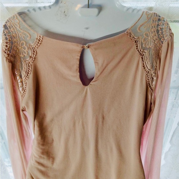 Elegant Lace Trim Blouse in Soft Pink - Picture 3 of 4